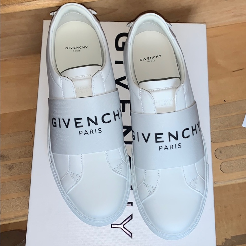 GIVENCHY Urban Street Logo Sneakers - Picture 3 of 13